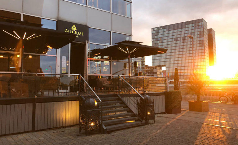 Veranstaltungsraum Düsseldorf Au Quai bei Sonnenuntergang