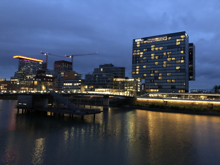 Partyraum mieten Düsseldorf am Rhein